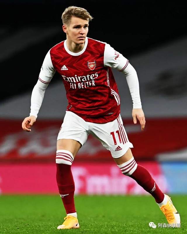 欧冠球员表现评析：C罗连续进球,（欧冠球员表现解读：C罗连场破门）