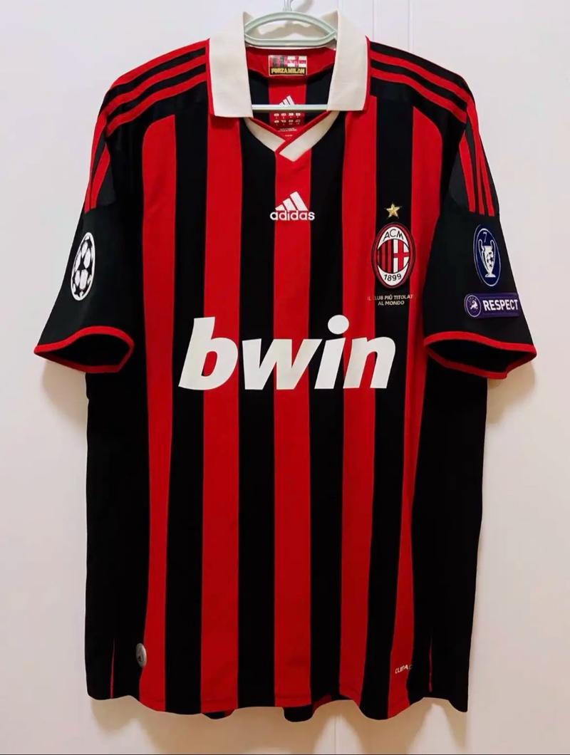 杠上！卡拉格喷费迪南德：草根代言人，怎么不聊聊世界杯票价（正面刚！卡拉格怼费迪南德：既是草根代言人，何不谈谈世界杯票价？）