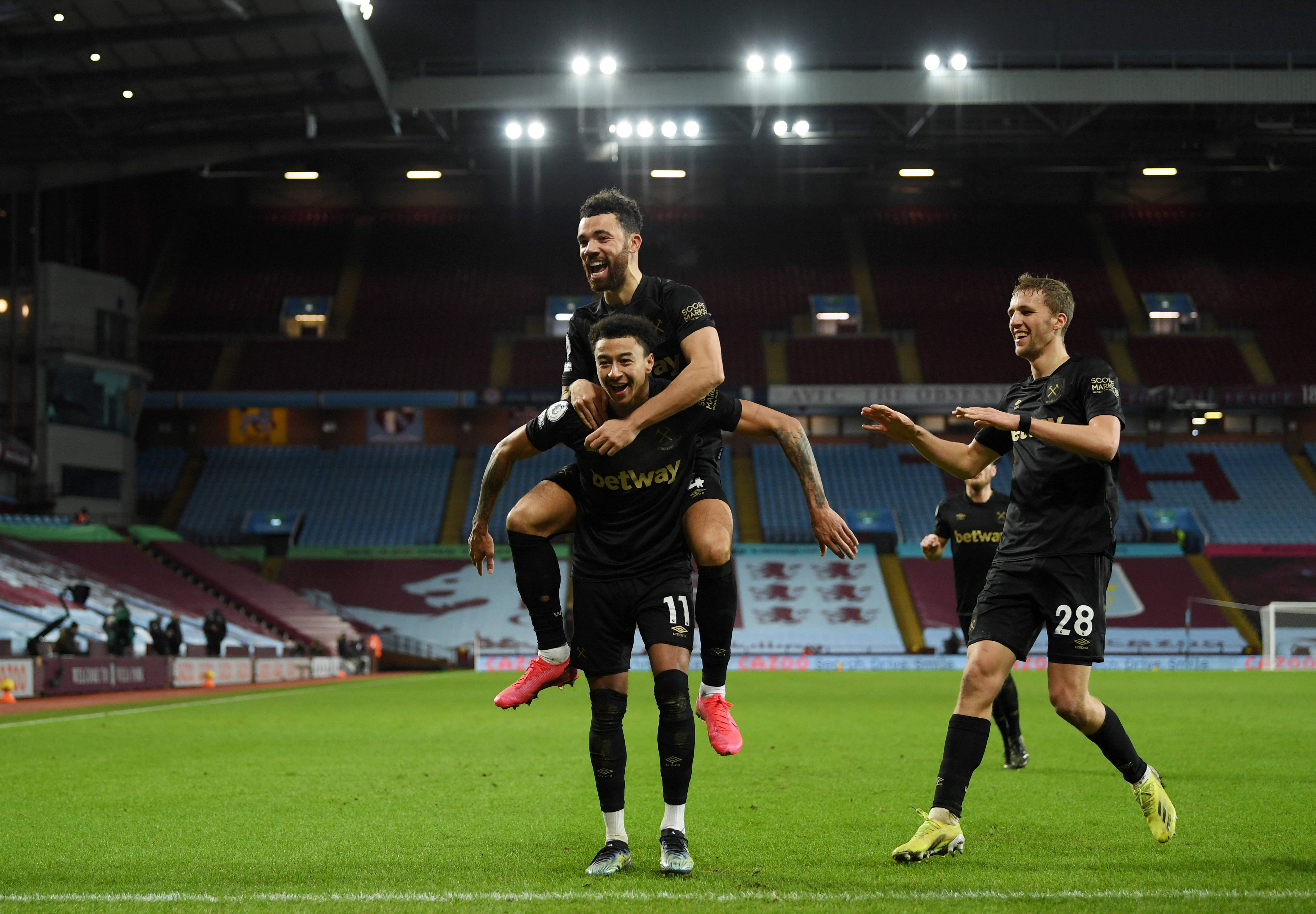 官方：川崎中场橘田健人接受右脚踝手术，本赛季宣告报销（川崎官宣：中场橘田健人因右脚踝手术赛季提前报销）