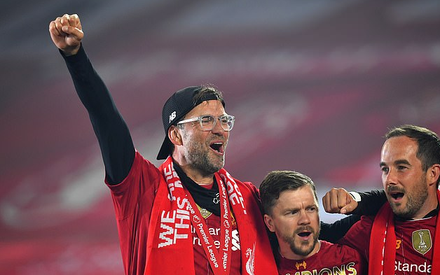 邮报：伯恩茅斯后卫塞内西与女足后卫鲍尔斯成英超新明星情侣