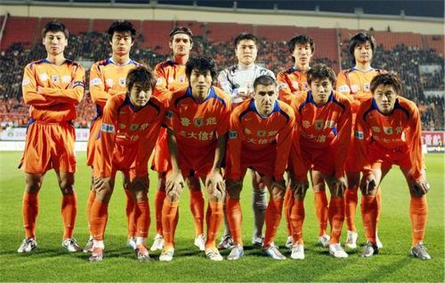 4大科技赋能足球，助力小球员身心脑体全面发展（四大科技加持足球，促小球员身心脑体全面成长）