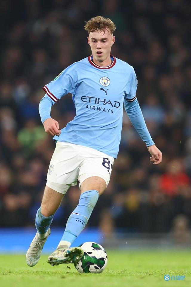 瓜帅：我们要拿98分才能英超夺冠；与摄影师冲突后马上道歉了（瓜迪奥拉：英超夺冠或需98分；与摄影师发生冲突后已迅速致歉）