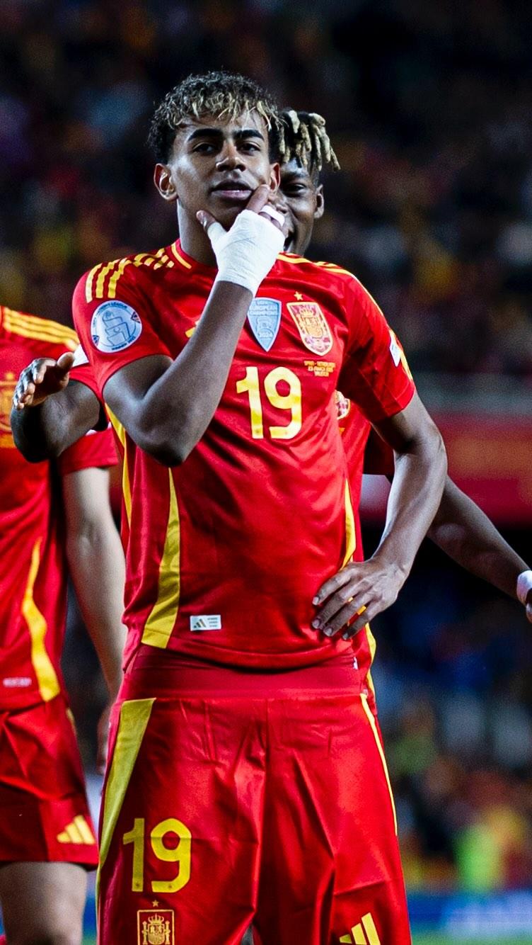 蒯纪闻与刘诚宇在中超努力证明自己，蒯纪闻目标进球，刘诚宇盼夺冠后再留洋。