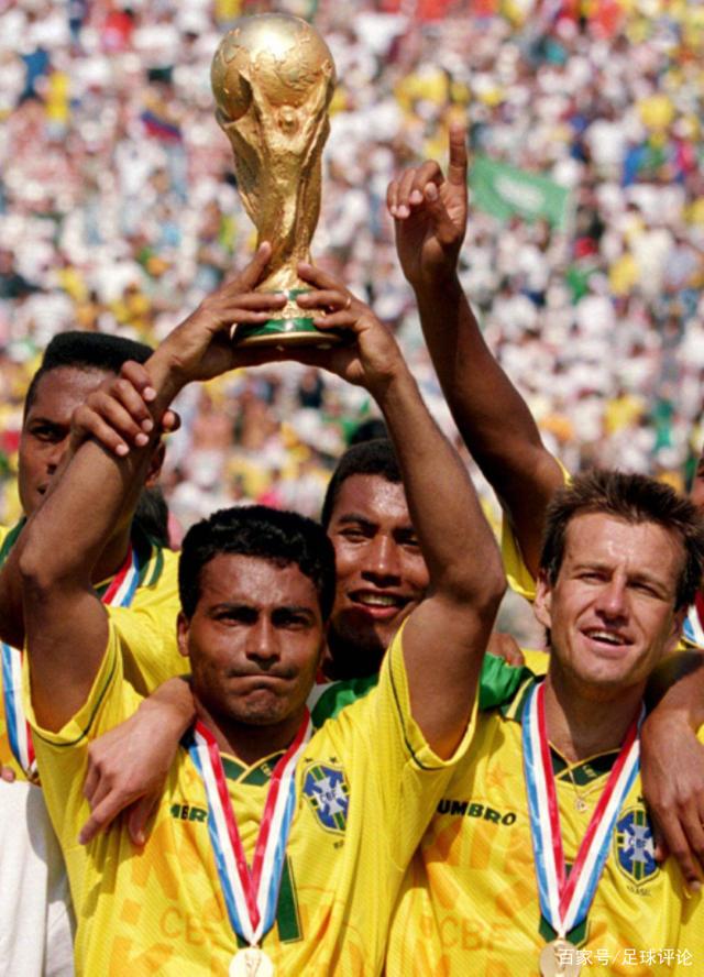 记者：丹·伯恩在德比战中肋骨受伤呼吸困难，已被救护车送医（德比战中丹·伯恩肋部受伤出现呼吸困难 已由救护车送医）