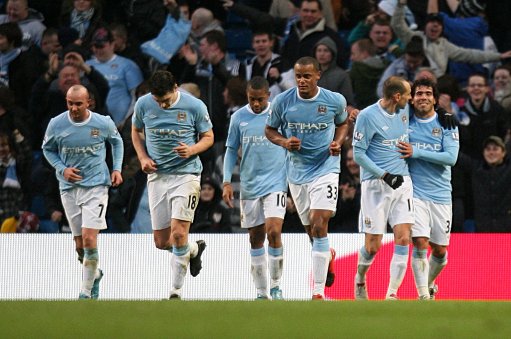 英超前瞻：维拉状态极佳剑指9连胜，西汉姆联已跌落降级区（英超前瞻：维拉火力正盛冲击九连胜，西汉姆联滑落至降级区）