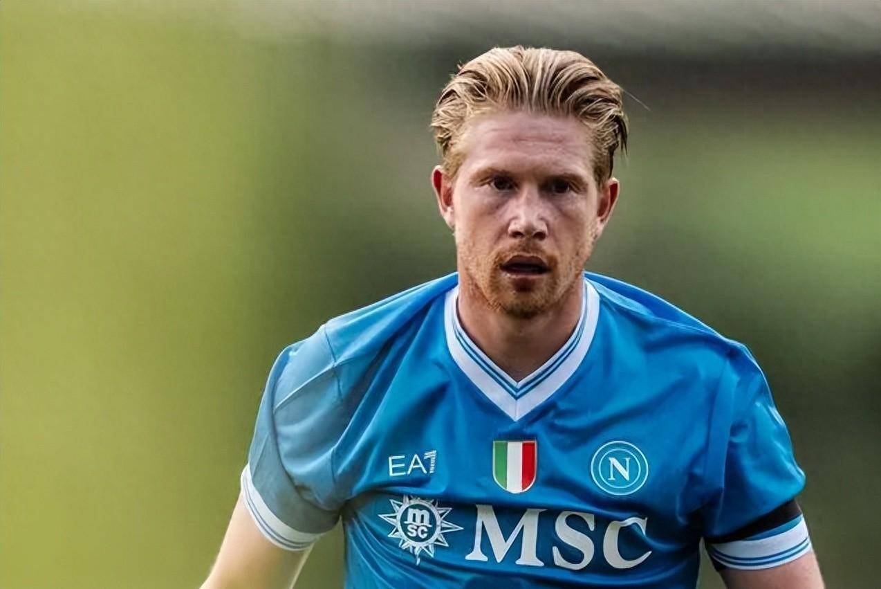 T倒了！预热《怪奇物语》最终季，拜仁球员穿特制热身服出场（拜仁球员穿定制热身服亮相，为《怪奇物语》最终季预热）