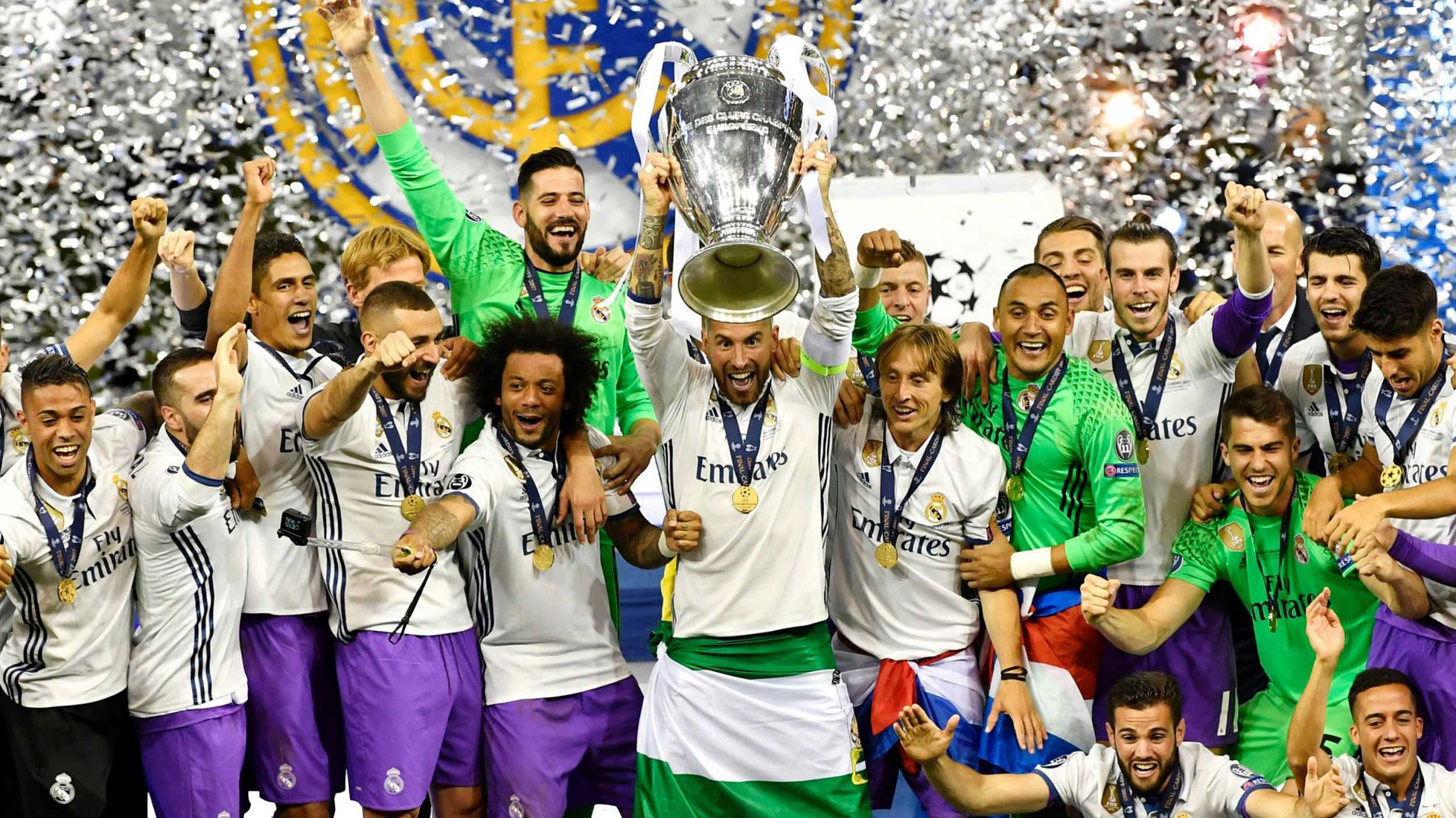 欧冠赛场精彩瞬间：巴萨2-1战胜拜仁,