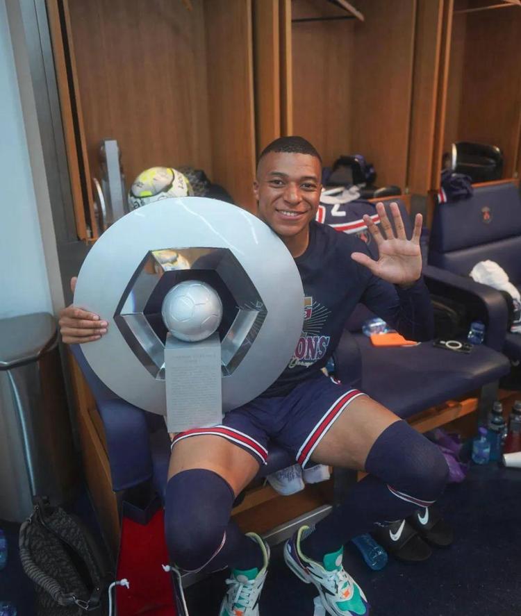 东体：海港本周一已经重新集结，加布里埃尔暂未参加合练