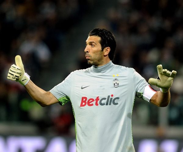 巴甲半场：内马尔单刀闪击，桑托斯暂1-0米拉索（巴甲半场战报：内马尔单刀建功，桑托斯暂1-0领先米拉索）