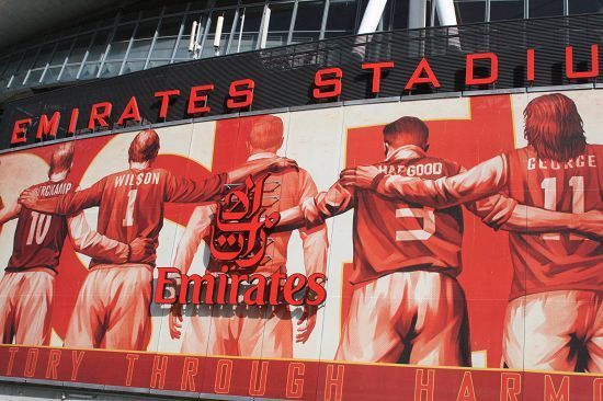 霍伊伦本赛季10场联赛制造5球，上赛季32场英超仅制造4球（霍伊伦今季联赛10战参与5次进球，上季英超32场仅4次）