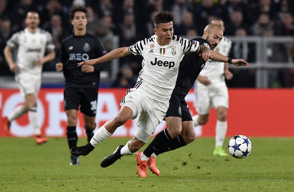 曼联考虑签下巴莱巴，期待填补中场空缺，暂无戈麦斯交易计划。