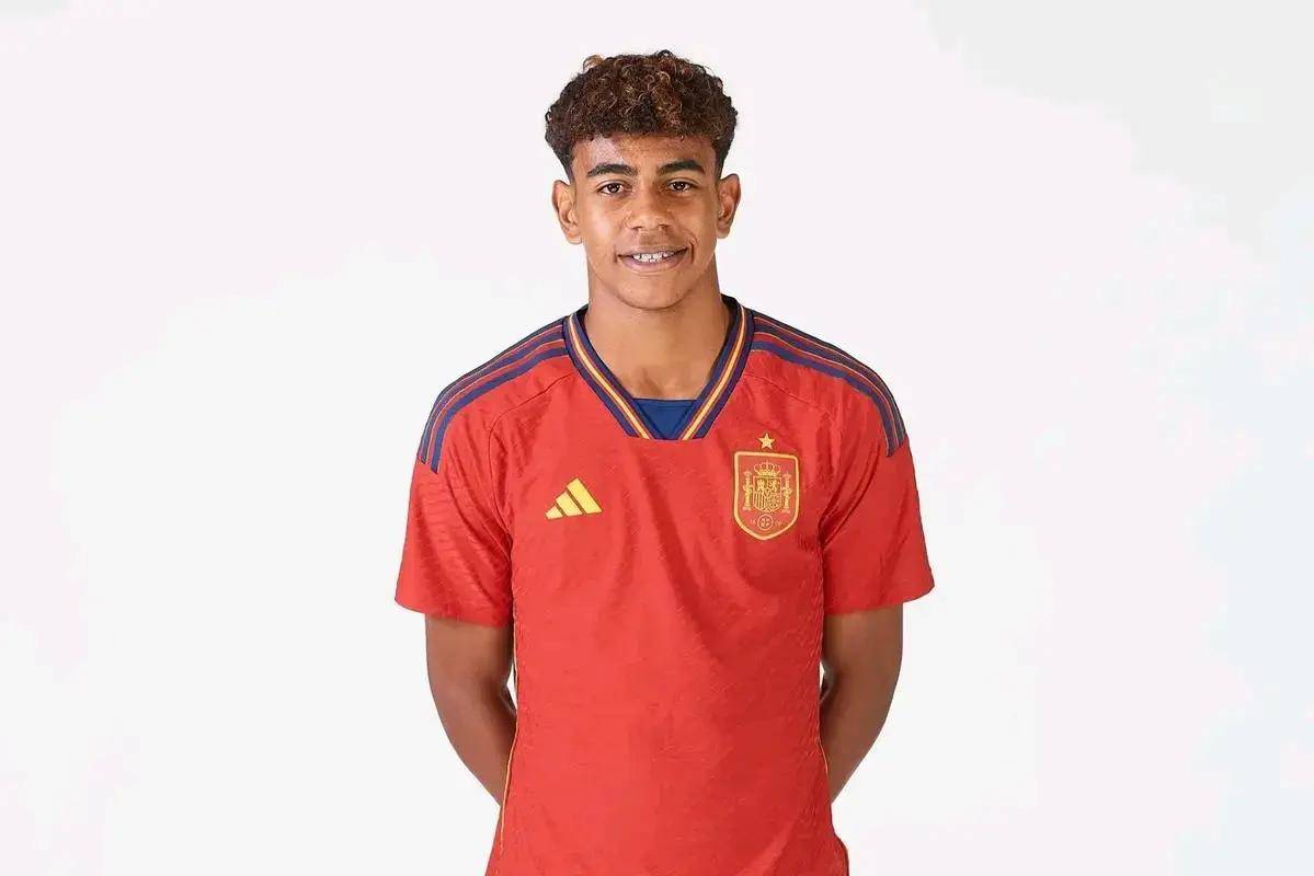 姆巴佩双响+库尔图瓦神扑！皇马客场群星闪耀，多名主力带伤出战