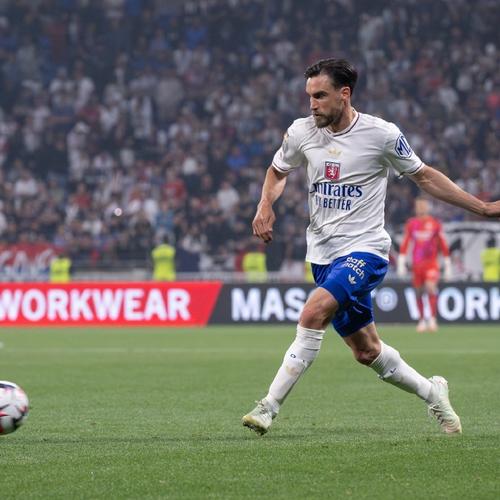 罗马3-1客胜克雷莫内塞登顶意甲，苏莱、埃文-弗格森、利马破门（罗马客场3-1力克克雷莫内塞登顶意甲，苏莱、埃文-弗格森与利马相继破门）